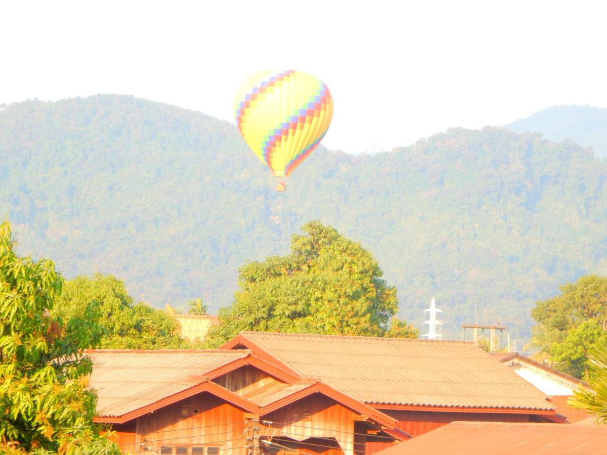 Vang Vieng Camellia Hotel Zewnętrze zdjęcie
